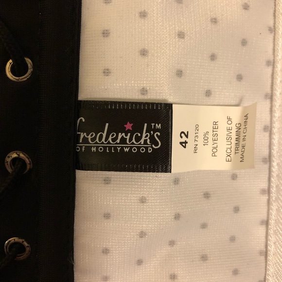 Fredericks of Hollywood white with blk polka dots corset. Size 42. - Picture 4 of 13